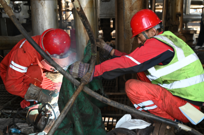 战高温 ，斗酷暑，生产一线检修忙